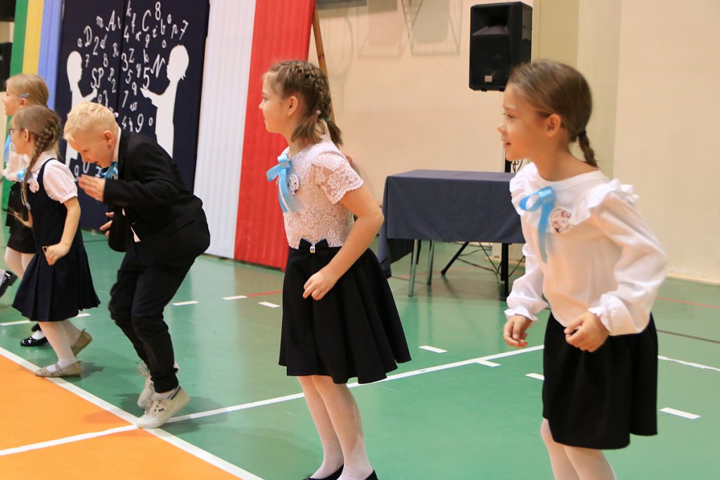 Pasowanie na ucznia w Szkole Podstawowej nr 5 im. Zofii Niedziałkowskiej w Ostrołęce [03.11.2021] - zdjęcie #13 - eOstroleka.pl