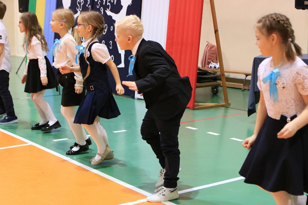 Pasowanie na ucznia w Szkole Podstawowej nr 5 im. Zofii Niedziałkowskiej w Ostrołęce [03.11.2021] - zdjęcie #12 - eOstroleka.pl