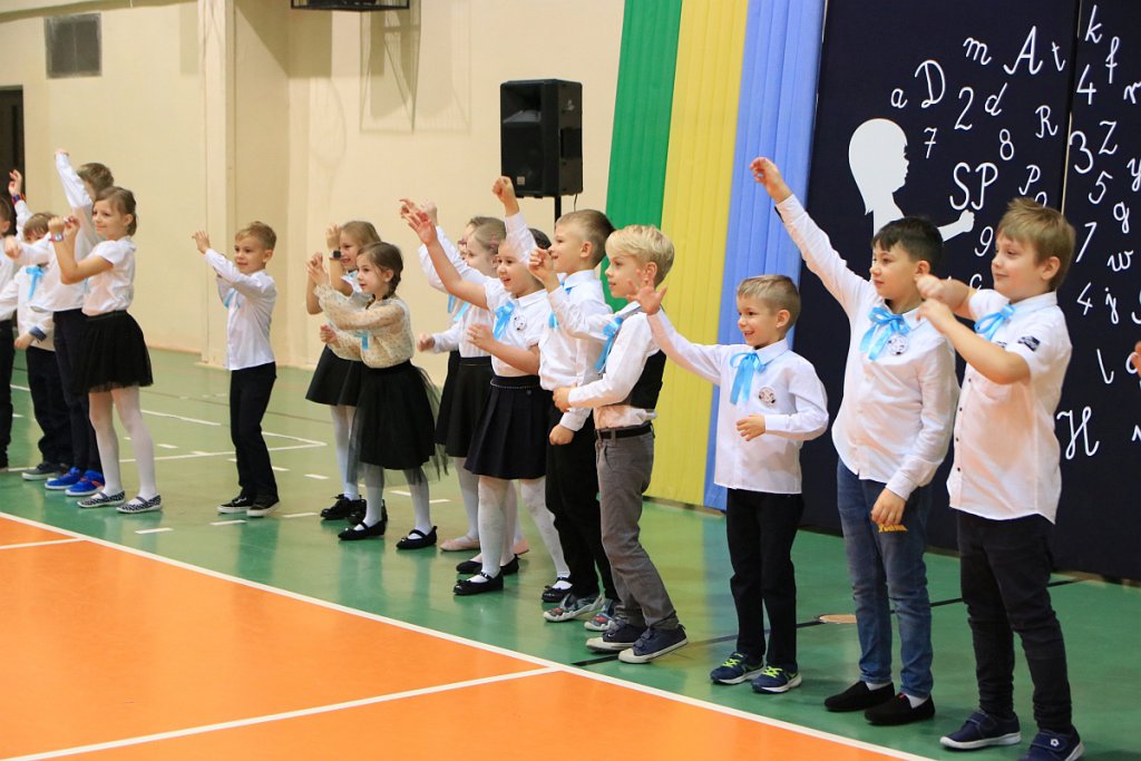 Pasowanie na ucznia w Szkole Podstawowej nr 5 im. Zofii Niedziałkowskiej w Ostrołęce [03.11.2021] - zdjęcie #9 - eOstroleka.pl