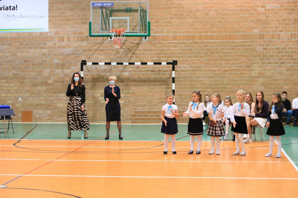 Pasowanie na ucznia w Szkole Podstawowej nr 5 im. Zofii Niedziałkowskiej w Ostrołęce [03.11.2021] - zdjęcie #6 - eOstroleka.pl