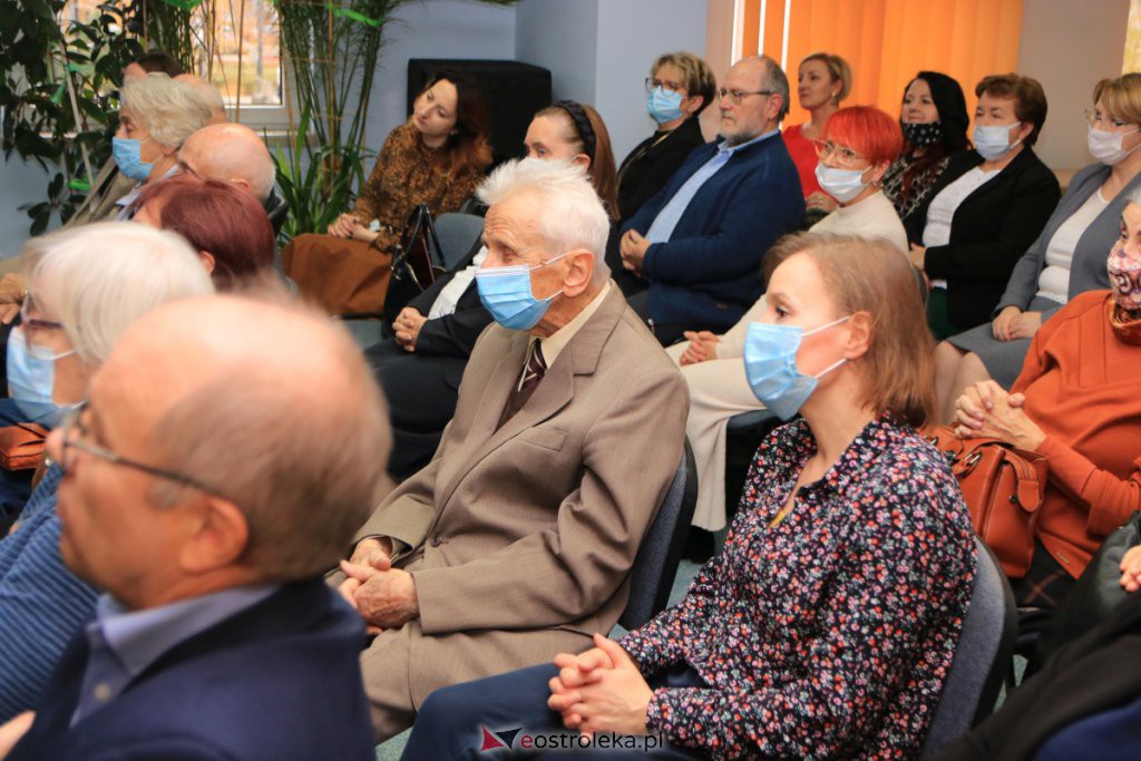 Jubileusz 85-lecia istnienia Miejskiej Biblioteki Publicznej w Ostrołęce [04.11.2021] - zdjęcie #17 - eOstroleka.pl