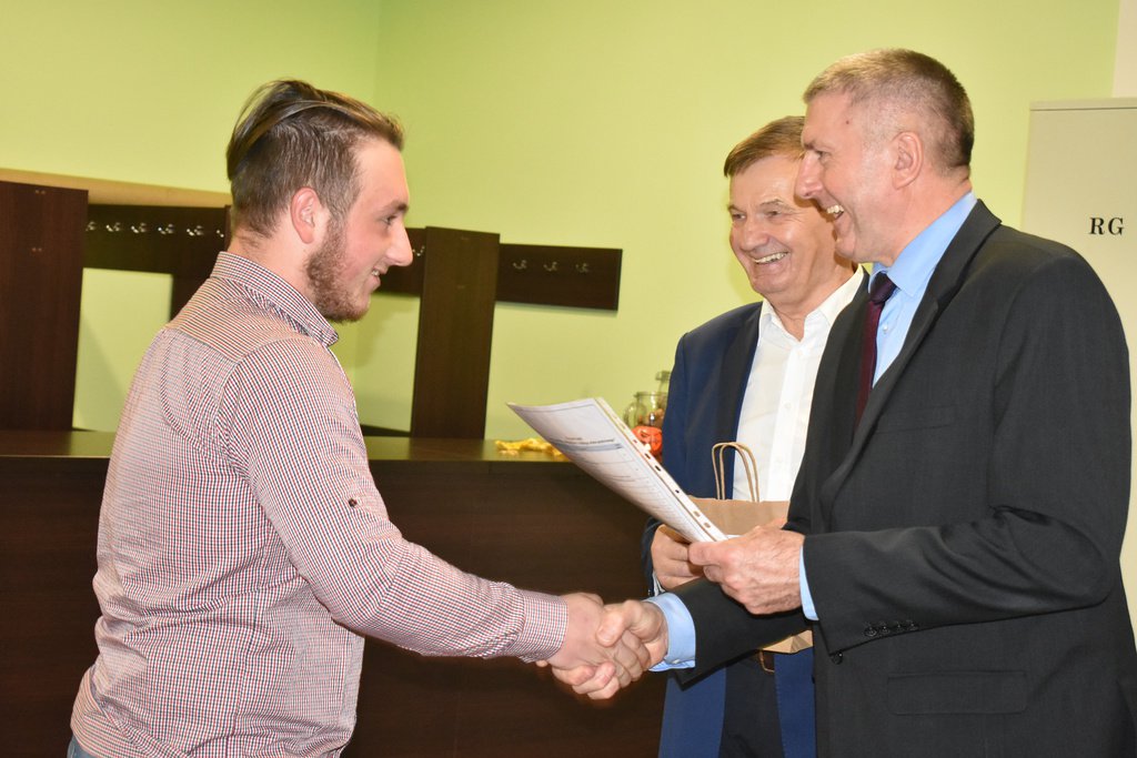 Wchodzimy na rynek pracy - uczestnicy projektu z certyfikatami - zdjęcie #18 - eOstroleka.pl