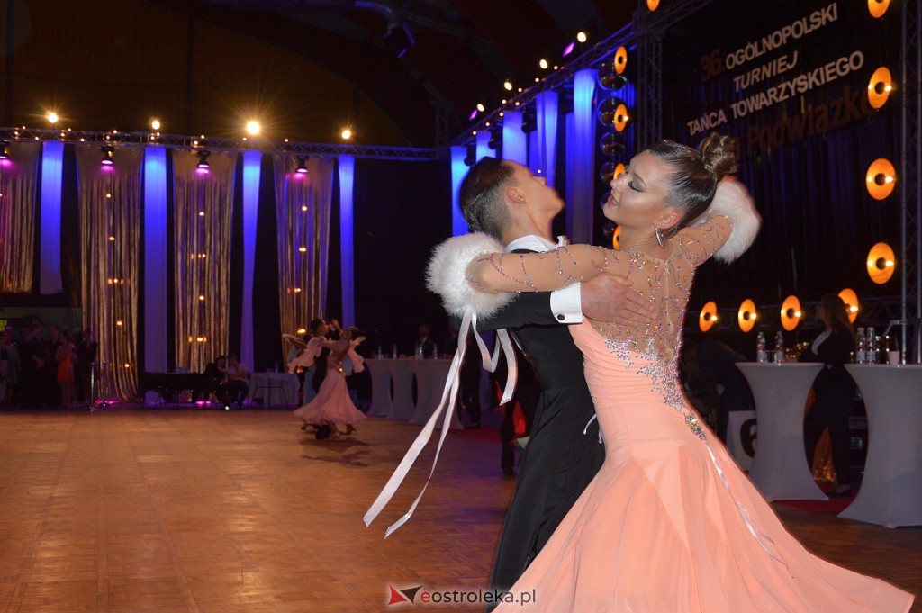Turniej tańca O złotą podwiązkę [06.11.2021] - zdjęcie #233 - eOstroleka.pl