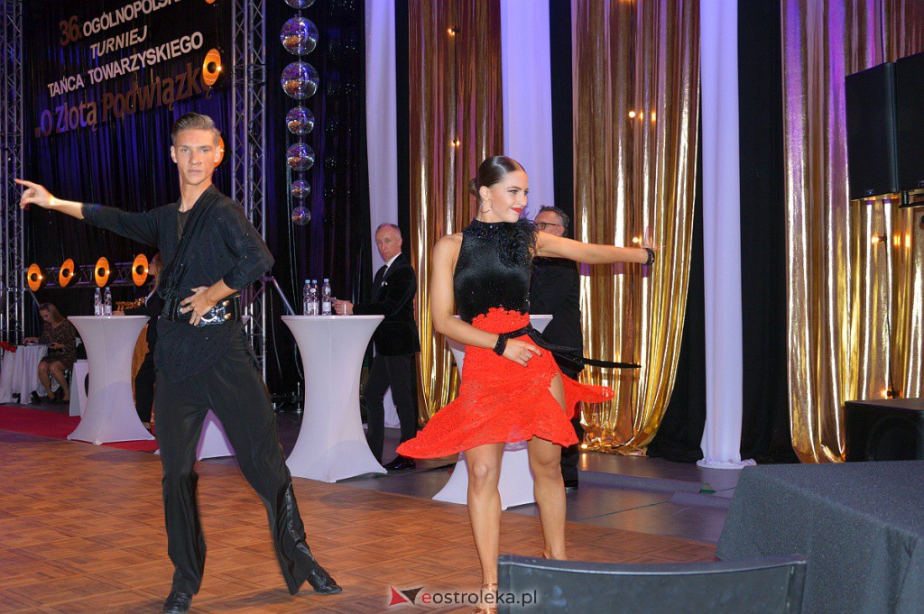 Turniej tańca O złotą podwiązkę [06.11.2021] - zdjęcie #117 - eOstroleka.pl