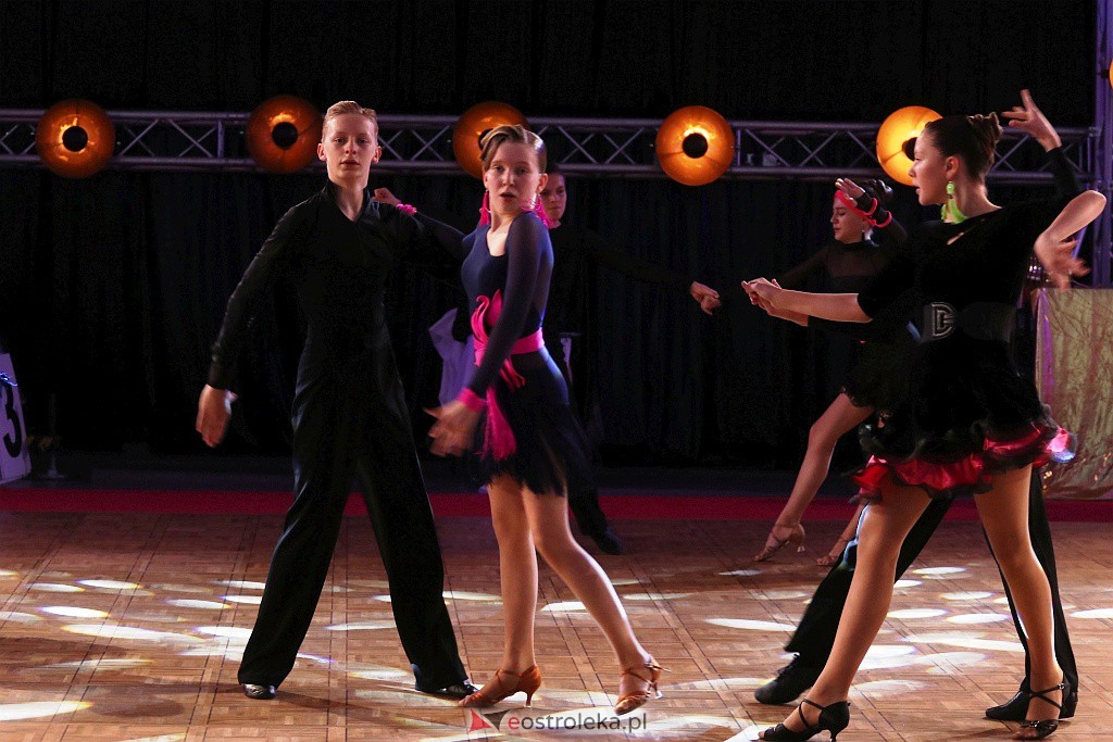 Turniej tańca O złotą podwiązkę [06.11.2021] - zdjęcie #40 - eOstroleka.pl