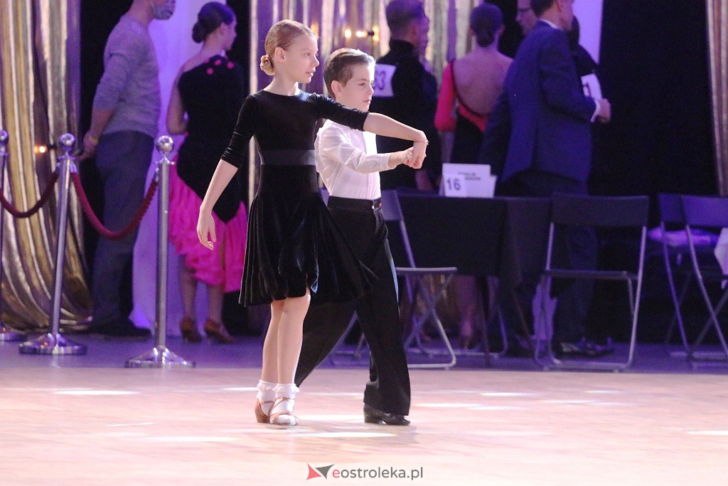 Turniej tańca O złotą podwiązkę [06.11.2021] - zdjęcie #48 - eOstroleka.pl