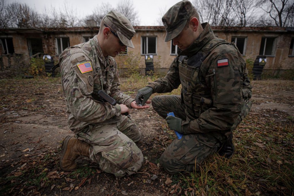 Ćwiczenia Mazowieckich Wojsk Obrony Terytorialnej z US ARMY  - zdjęcie #2 - eOstroleka.pl