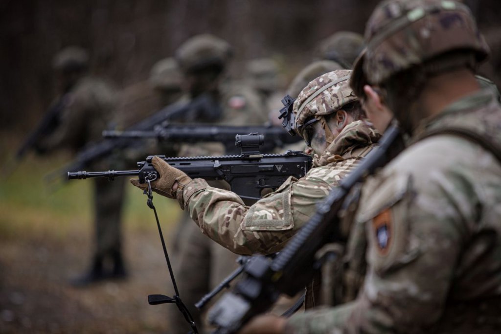 Ćwiczenia Mazowieckich Wojsk Obrony Terytorialnej z US ARMY  - zdjęcie #6 - eOstroleka.pl