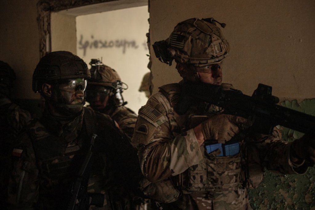 Ćwiczenia Mazowieckich Wojsk Obrony Terytorialnej z US ARMY  - zdjęcie #6 - eOstroleka.pl
