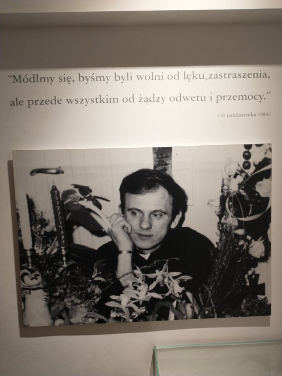 Uczniowie ze szkoły w Wachu uczcili pamięć ks. Jerzego Popiełuszki [09.11.2021] - zdjęcie #3 - eOstroleka.pl