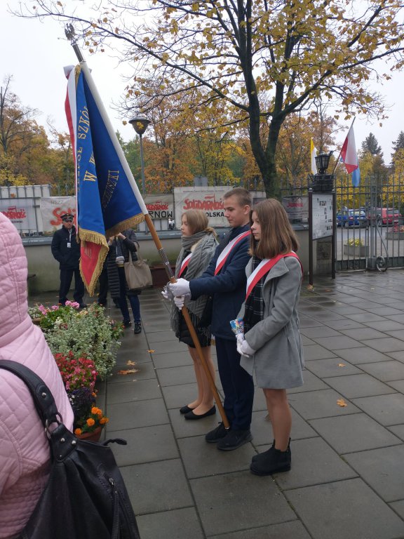 Uczniowie ze szkoły w Wachu uczcili pamięć ks. Jerzego Popiełuszki [09.11.2021] - zdjęcie #4 - eOstroleka.pl