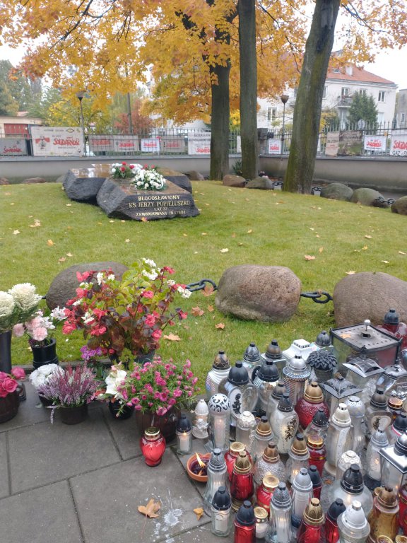 Uczniowie ze szkoły w Wachu uczcili pamięć ks. Jerzego Popiełuszki [09.11.2021] - zdjęcie #5 - eOstroleka.pl
