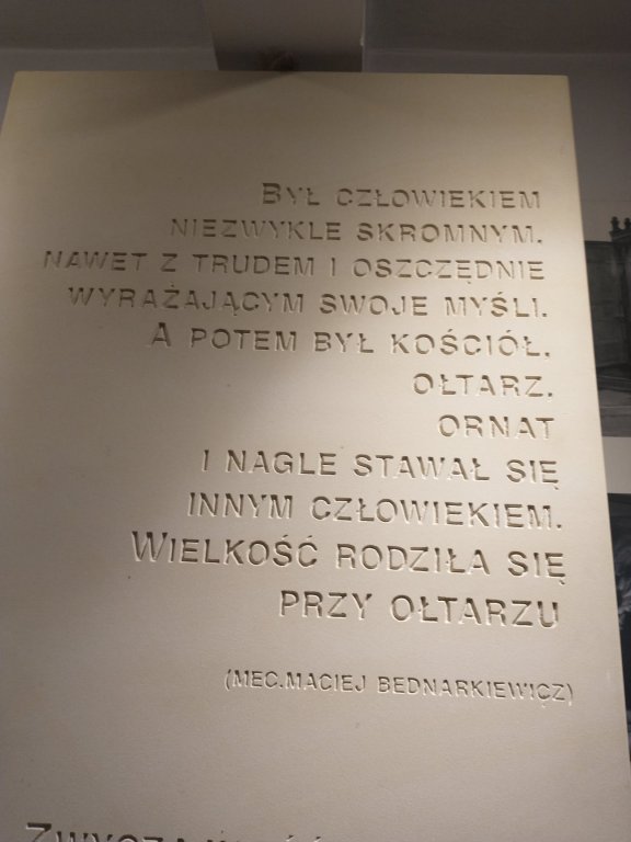 Uczniowie ze szkoły w Wachu uczcili pamięć ks. Jerzego Popiełuszki [09.11.2021] - zdjęcie #7 - eOstroleka.pl