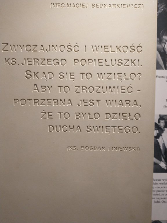Uczniowie ze szkoły w Wachu uczcili pamięć ks. Jerzego Popiełuszki [09.11.2021] - zdjęcie #2 - eOstroleka.pl