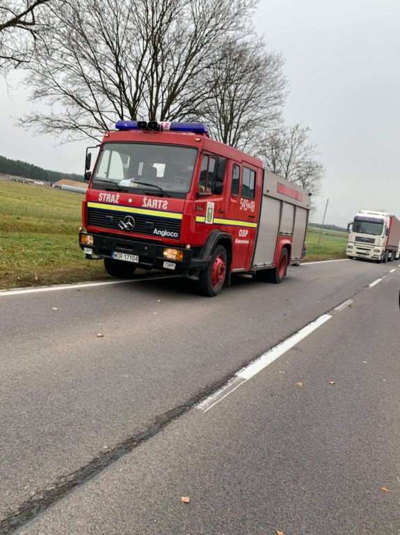Poważny wypadek na DW-677. W akcji śmigłowiec LPR [09.11.2021] - zdjęcie #2 - eOstroleka.pl