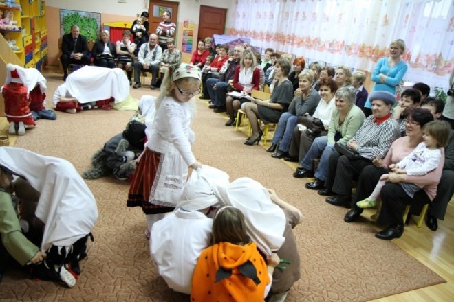 Dzień Babci w przedszkolu nr 8 - zdjęcie #27 - eOstroleka.pl