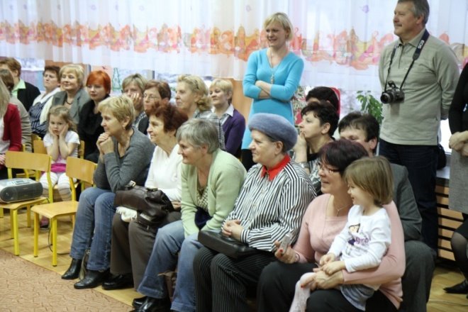 Dzień Babci w przedszkolu nr 8 - zdjęcie #26 - eOstroleka.pl