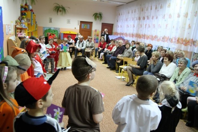 Dzień Babci w przedszkolu nr 8 - zdjęcie #11 - eOstroleka.pl