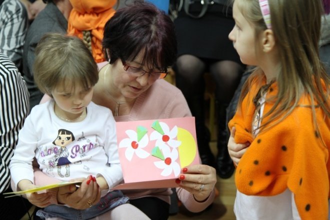 Dzień Babci w przedszkolu nr 8 - zdjęcie #8 - eOstroleka.pl