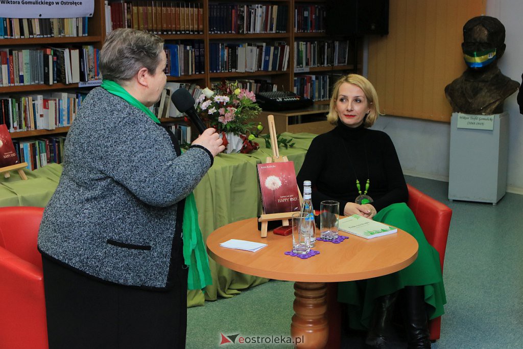 Wieczór autorski Anny Romejko w ostrołęckiej bibliotece [09.11.2021] - zdjęcie #14 - eOstroleka.pl