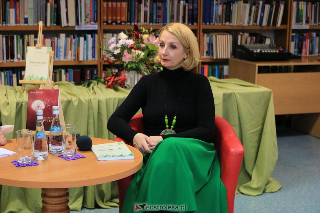 Wieczór autorski Anny Romejko w ostrołęckiej bibliotece [09.11.2021] - zdjęcie #10 - eOstroleka.pl