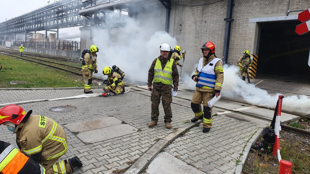 Wyciek kwasu siarkowego w Stora Enso. Zaczęło się od pożaru na taśmociągu [09.11.2021] - zdjęcie #5 - eOstroleka.pl