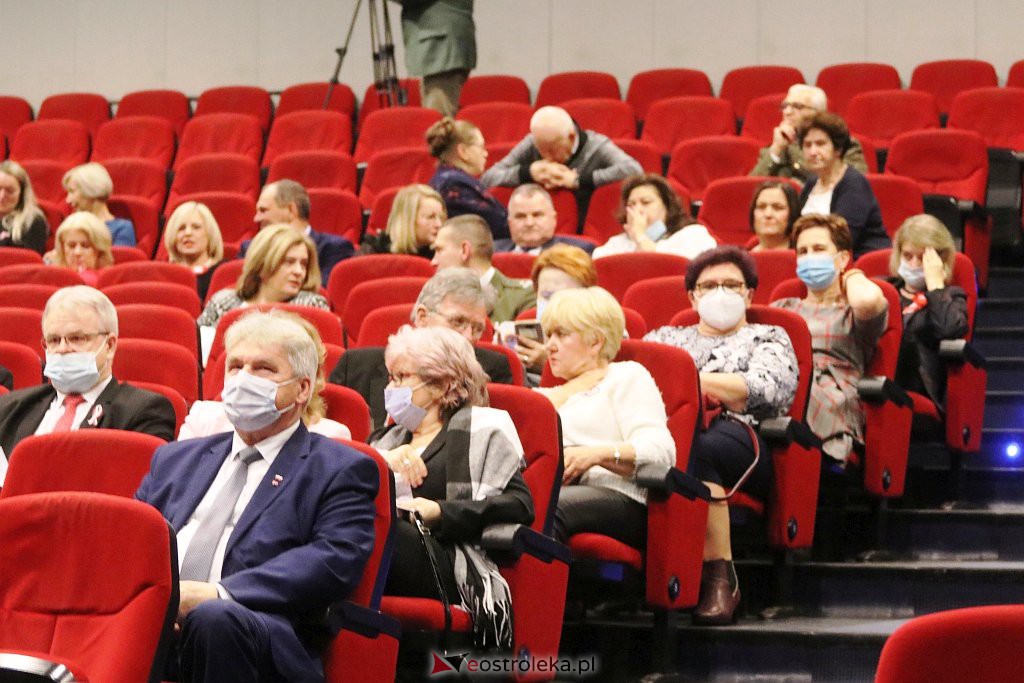 Nadzwyczajna sesja rady miasta [11.11.2021] - zdjęcie #1 - eOstroleka.pl