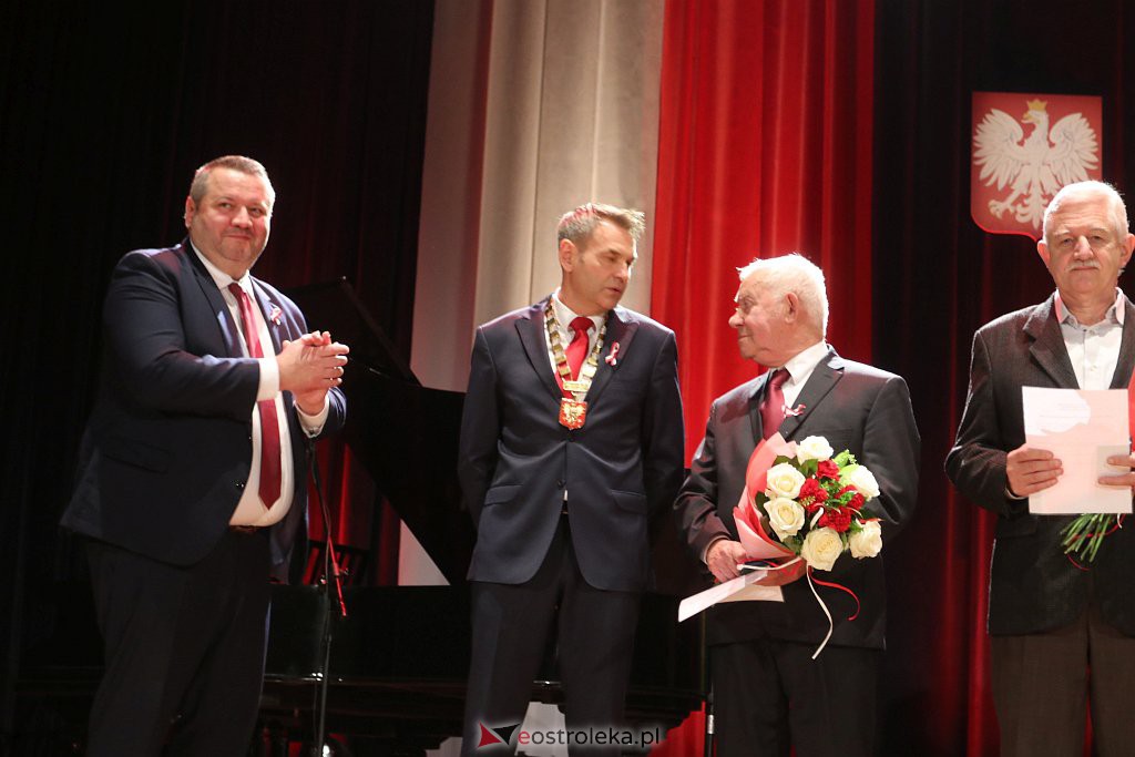 Nadzwyczajna sesja rady miasta [11.11.2021] - zdjęcie #30 - eOstroleka.pl