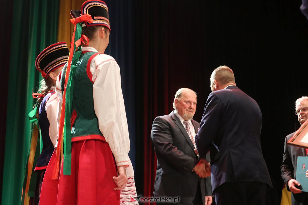 Nadzwyczajna sesja rady miasta [11.11.2021] - zdjęcie #21 - eOstroleka.pl