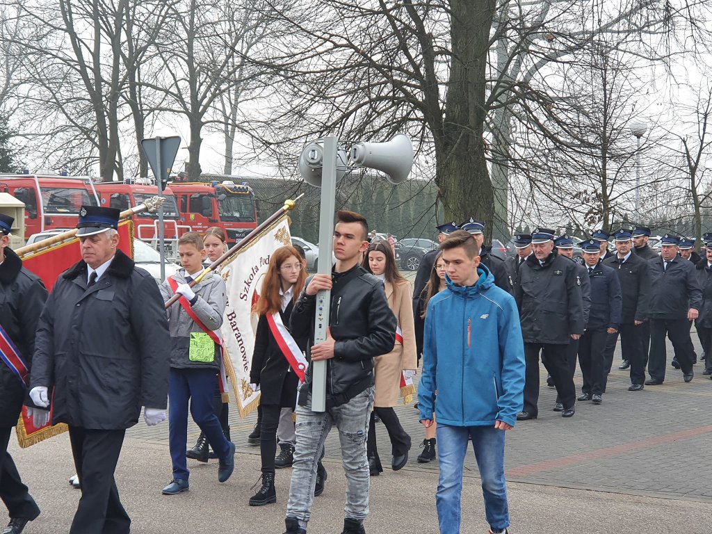 Obchody 103. rocznicy odzyskania przez Polskę Niepodległości w Baranowie [11.11.2021] - zdjęcie #8 - eOstroleka.pl