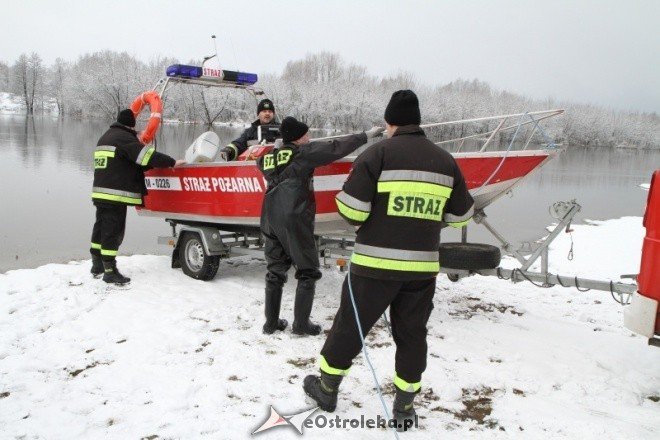 Ogromny konar uderzył w pomost (21.01.2011) - zdjęcie #11 - eOstroleka.pl