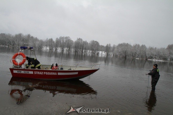 Ogromny konar uderzył w pomost (21.01.2011) - zdjęcie #16 - eOstroleka.pl