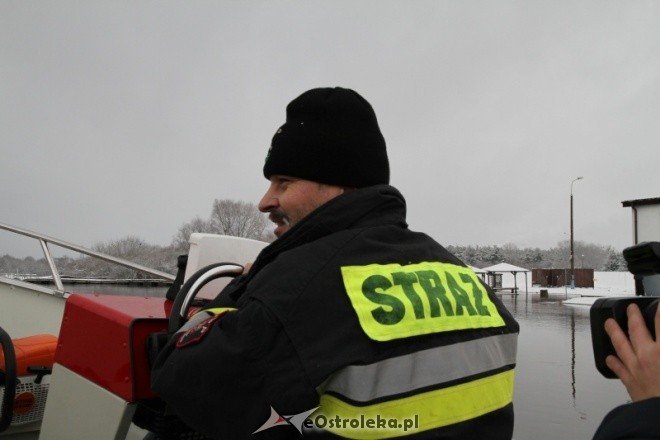 Ogromny konar uderzył w pomost (21.01.2011) - zdjęcie #20 - eOstroleka.pl