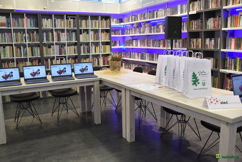 Projekt „Sieć na Kulturę” zapewnił kadzidlańskiej bibliotece nowe komputery [15.11.2021] - zdjęcie #2 - eOstroleka.pl