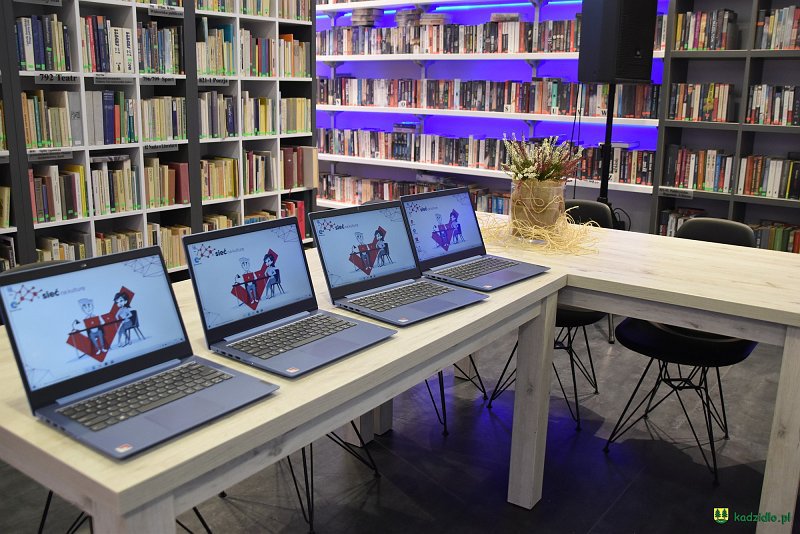 Projekt „Sieć na Kulturę” zapewnił kadzidlańskiej bibliotece nowe komputery [15.11.2021] - zdjęcie #3 - eOstroleka.pl