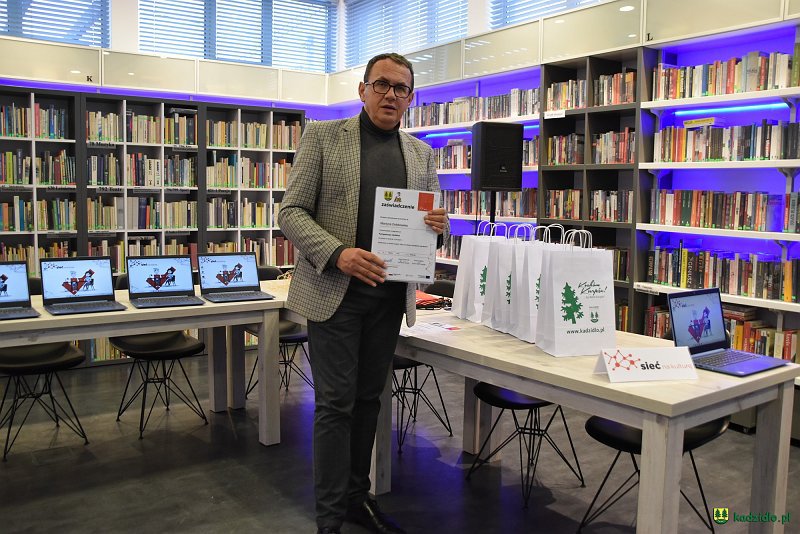 Projekt „Sieć na Kulturę” zapewnił kadzidlańskiej bibliotece nowe komputery [15.11.2021] - zdjęcie #5 - eOstroleka.pl