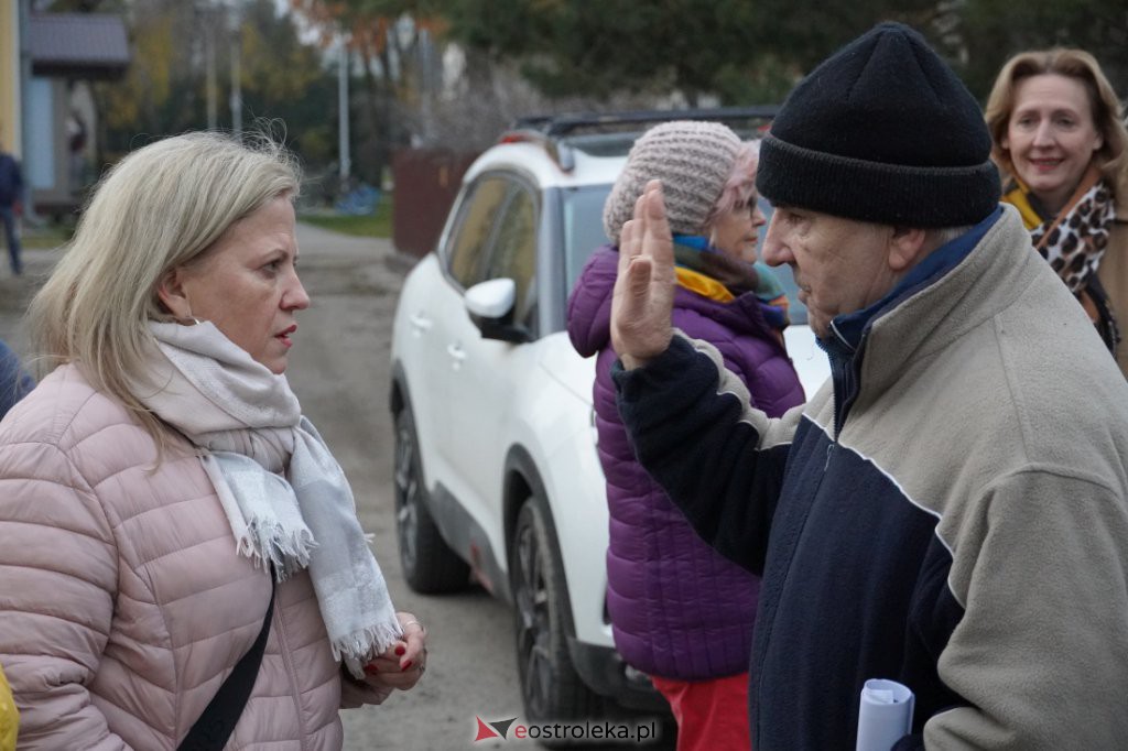 Wyjazdowa Komisja Infrastruktury Technicznej w sprawie zakazu parkowania przy ulicy Łąkowej - zdjęcie #4 - eOstroleka.pl