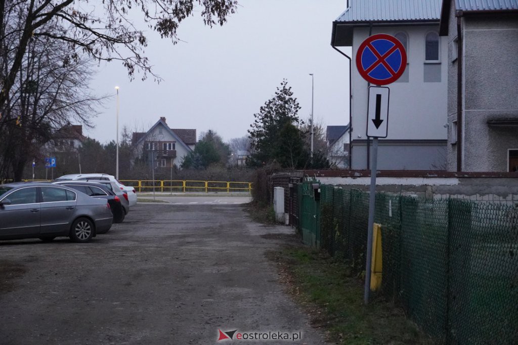 Wyjazdowa Komisja Infrastruktury Technicznej w sprawie zakazu parkowania przy ulicy Łąkowej - zdjęcie #21 - eOstroleka.pl
