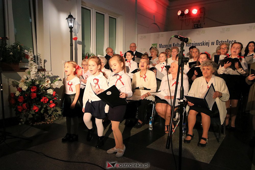 Koncert „Niepodległość znaczy Wolność” w ostrołęckim muzeum [17.11.2021] - zdjęcie #15 - eOstroleka.pl