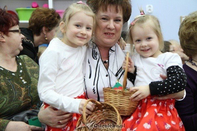 Dzień Babci. Przedszkole nr 1(25-01-2011) - zdjęcie #37 - eOstroleka.pl