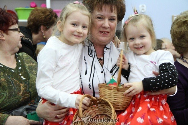 Dzień Babci. Przedszkole nr 1(25-01-2011) - zdjęcie #3 - eOstroleka.pl