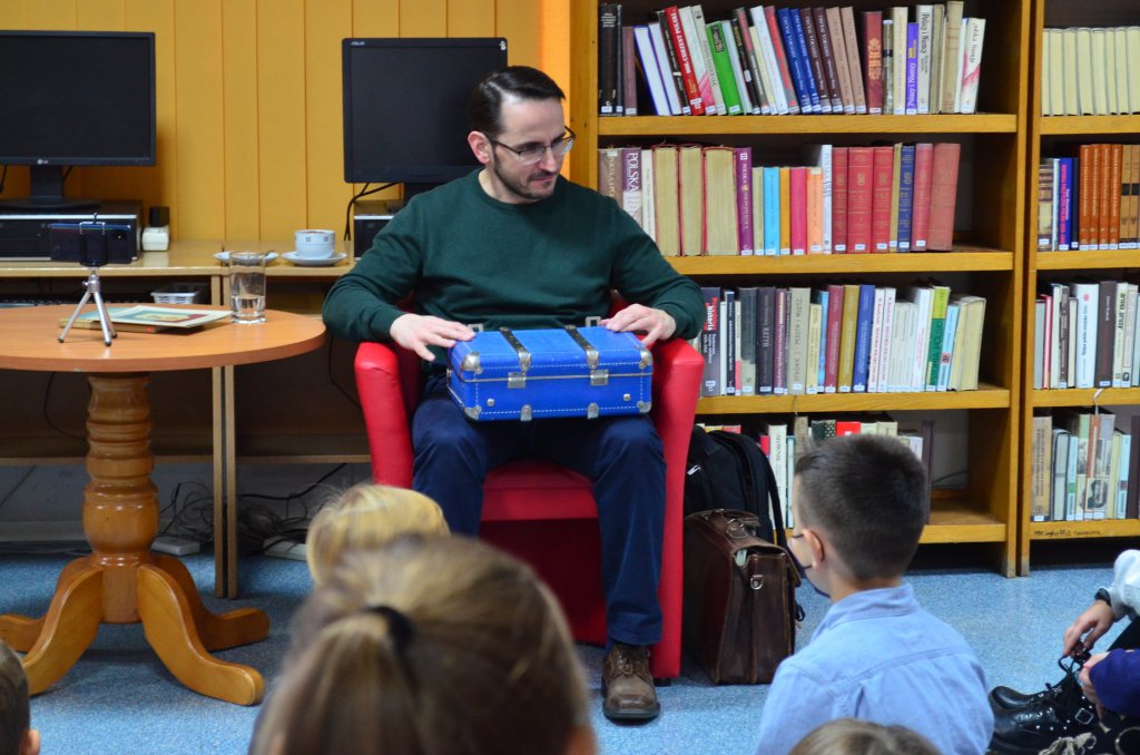 Akcja „Mała książka – wielki człowiek” w ostrołęckiej bibliotece [18.11.2021] - zdjęcie #11 - eOstroleka.pl