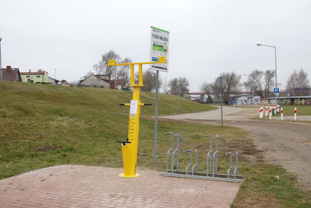 W Ostrołęce przybyło rowerowych stacji naprawczych [18.11.2021] - zdjęcie #1 - eOstroleka.pl