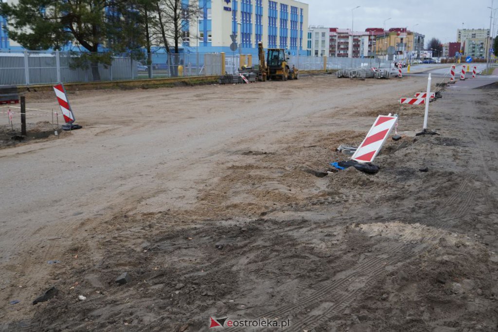 Budowa ronda przy skrzyżowaniu z Brata Żebrowskiego i Pomianem [19.11.2021] - zdjęcie #4 - eOstroleka.pl