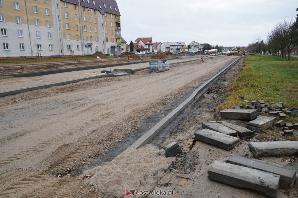 Budowa ronda przy skrzyżowaniu z Brata Żebrowskiego i Pomianem [19.11.2021] - zdjęcie #17 - eOstroleka.pl