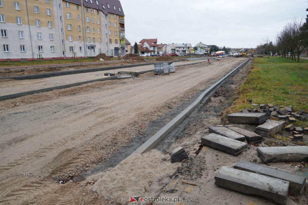 Budowa ronda przy skrzyżowaniu z Brata Żebrowskiego i Pomianem [19.11.2021] - zdjęcie #12 - eOstroleka.pl