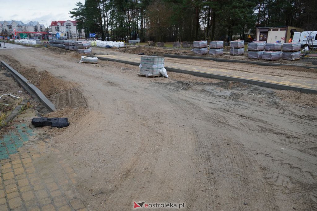 Budowa ronda przy skrzyżowaniu z Brata Żebrowskiego i Pomianem [19.11.2021] - zdjęcie #18 - eOstroleka.pl