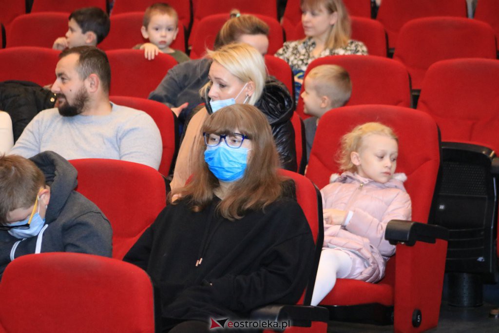 Spektakl „Mały Książę” w Ostrołęckim Centrum Kultury [21.11.2021] - zdjęcie #32 - eOstroleka.pl