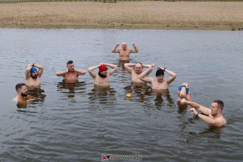 Morsy z Ostrołęki po kolejnej kąpieli w chłodnej rzece [21.11.2021] - zdjęcie #23 - eOstroleka.pl