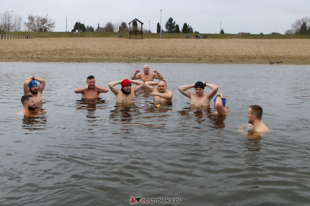 Morsy z Ostrołęki po kolejnej kąpieli w chłodnej rzece [21.11.2021] - zdjęcie #24 - eOstroleka.pl